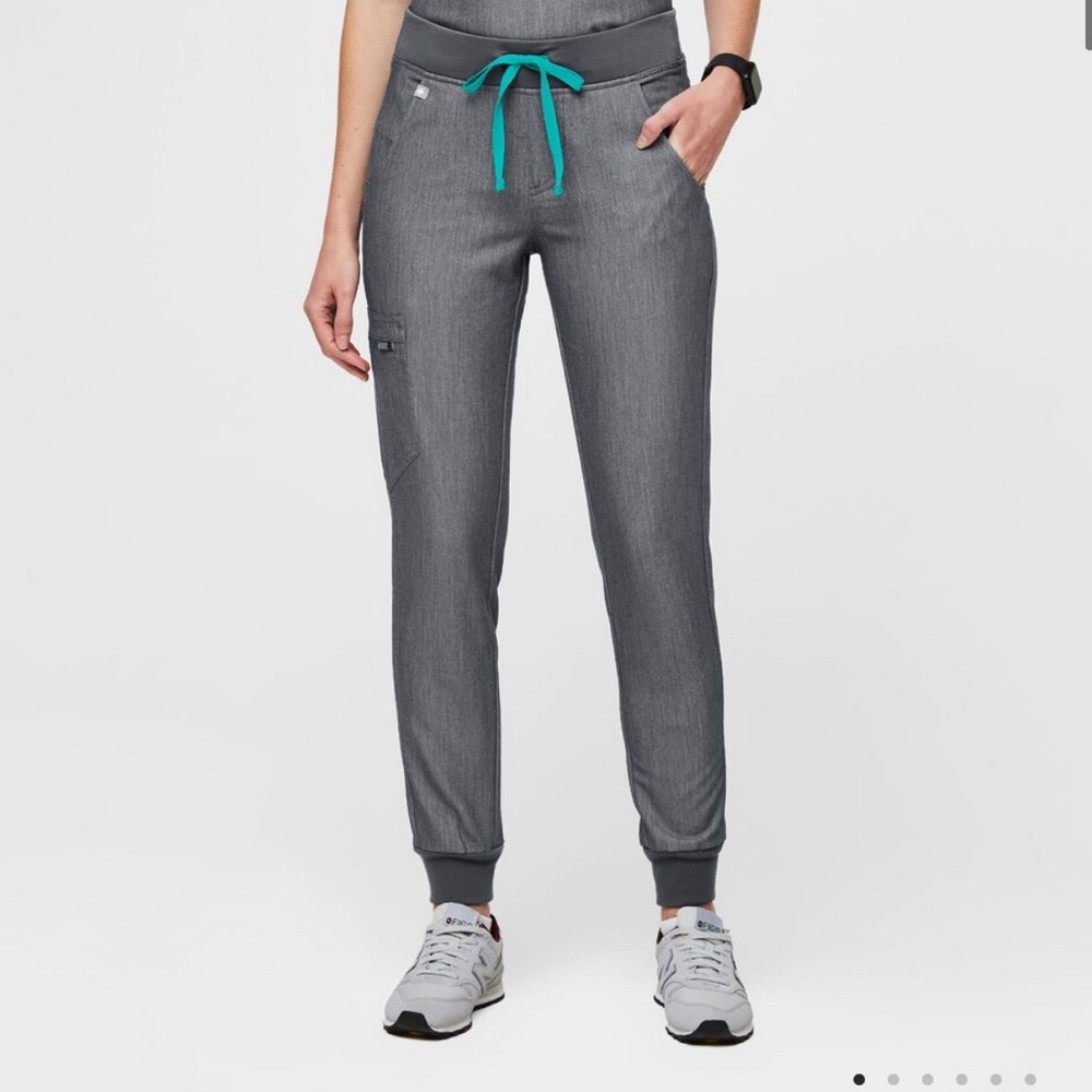 FIGS technical collection. Zamora jogger scrub pants in graphite. Size medium.